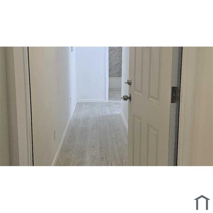 18-20 S Kensico Ave