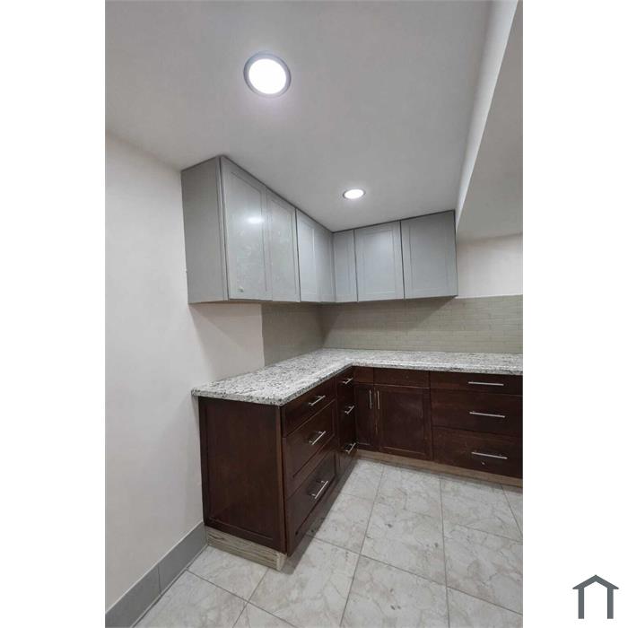 245 Woodworth Ave