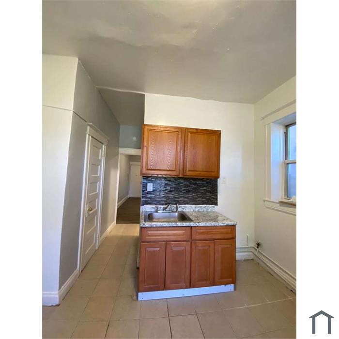29 Ravine Ave