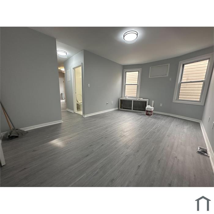 290 Woodworth Ave