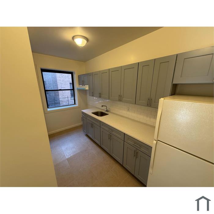 497 Van Cortlandt Park Ave
