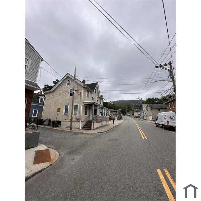 7 Mountain Ave