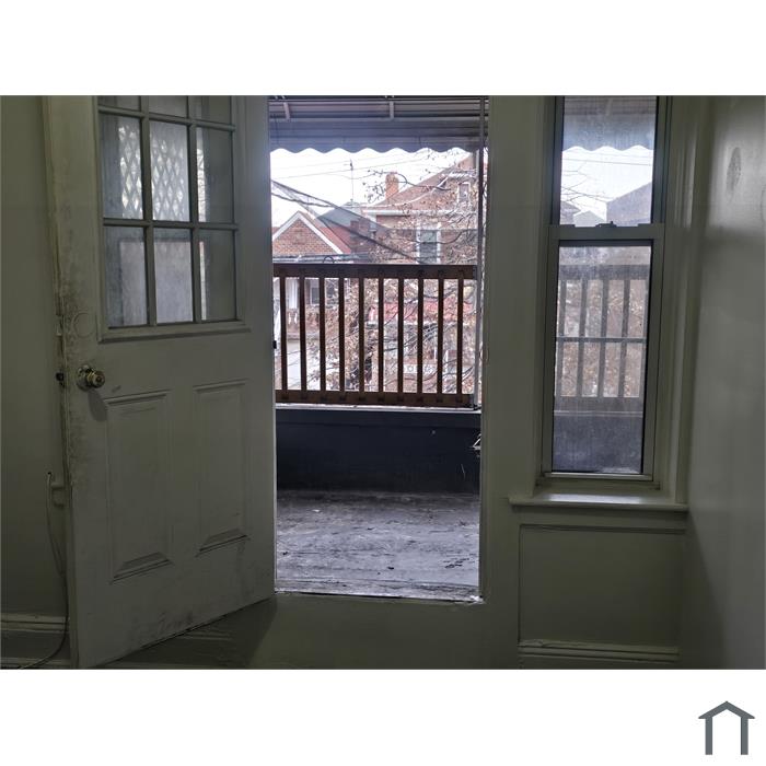 206 E 56th St