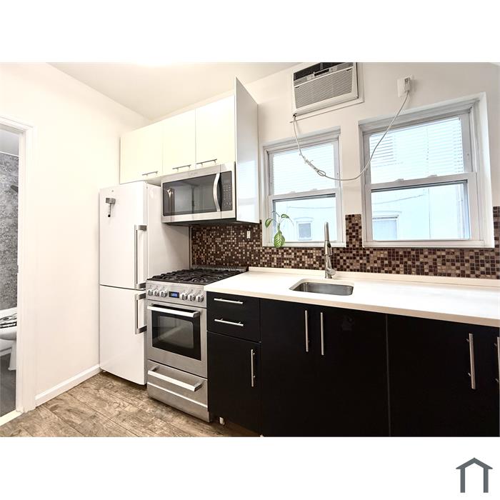 3306 Snyder Ave