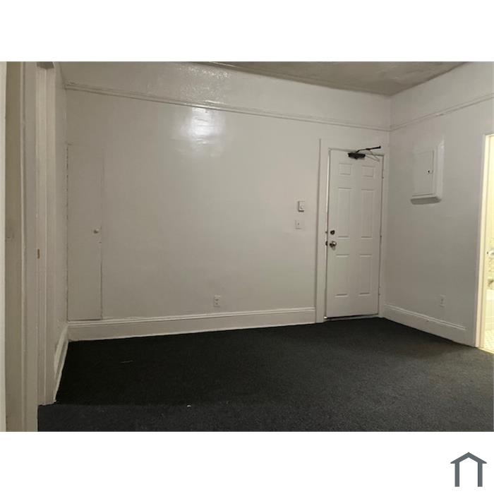 208 E 55th St
