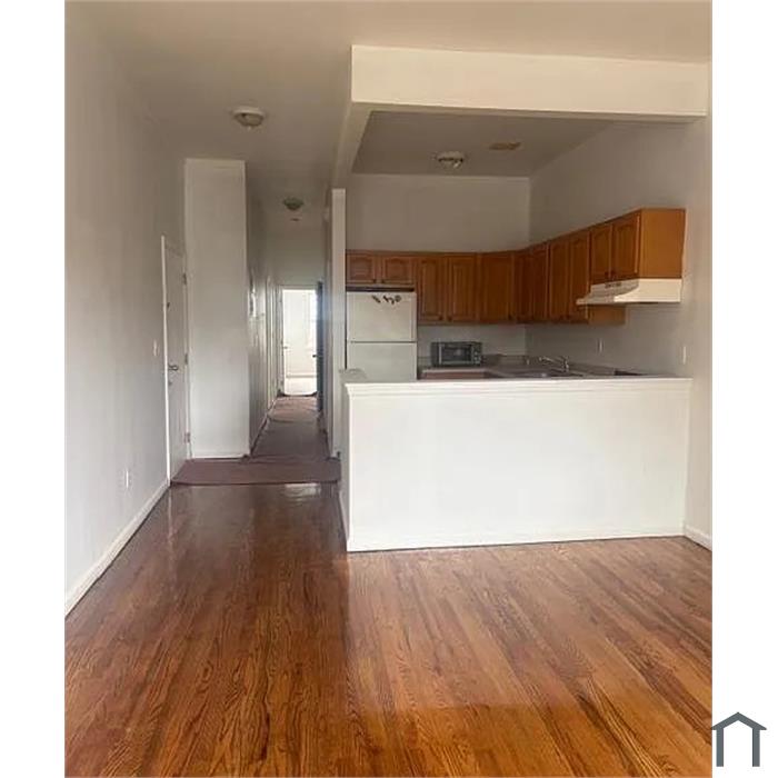 676 Jamaica Ave