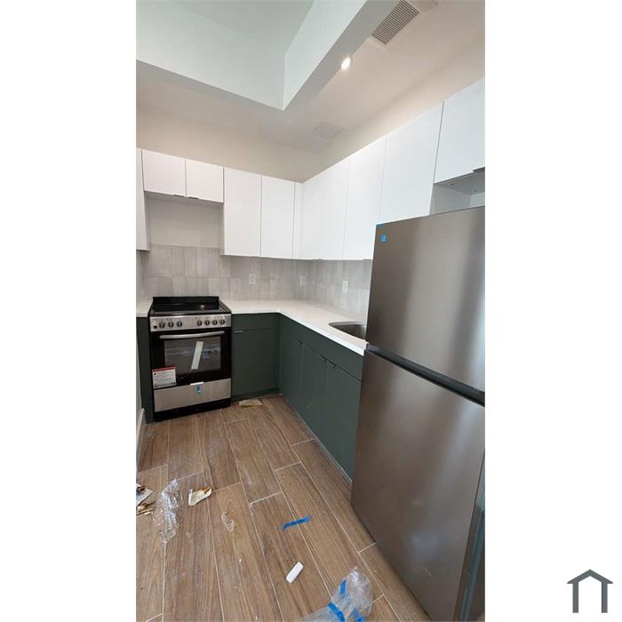 1089 Dumont Ave