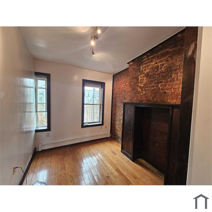 82 Hull St