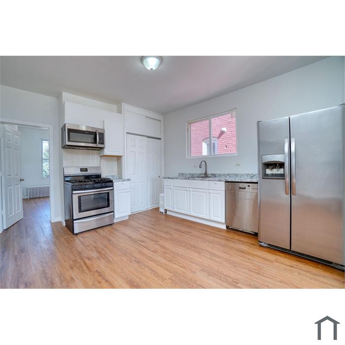 6039 Maspeth Ave