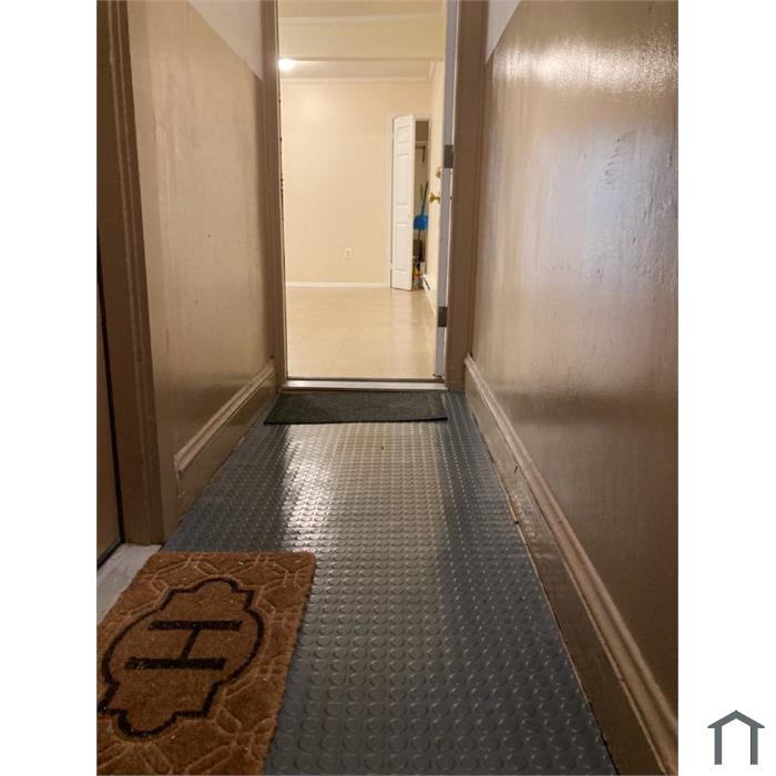 284 N Main St