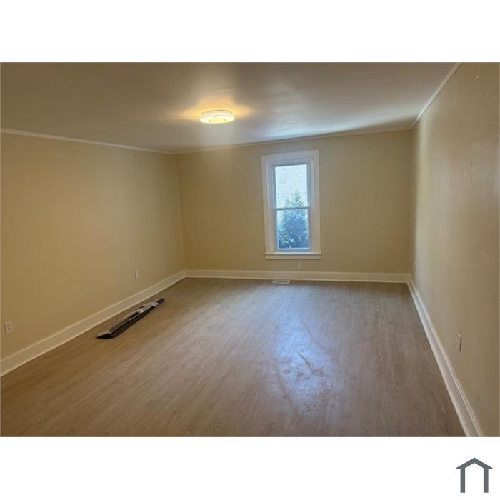 115 W Commercial St