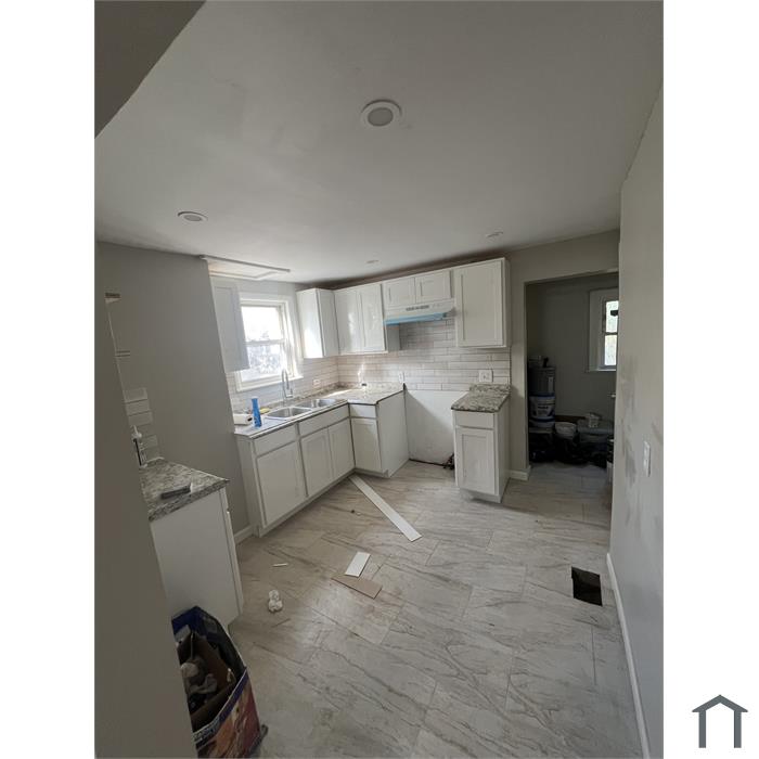 89 Angle St