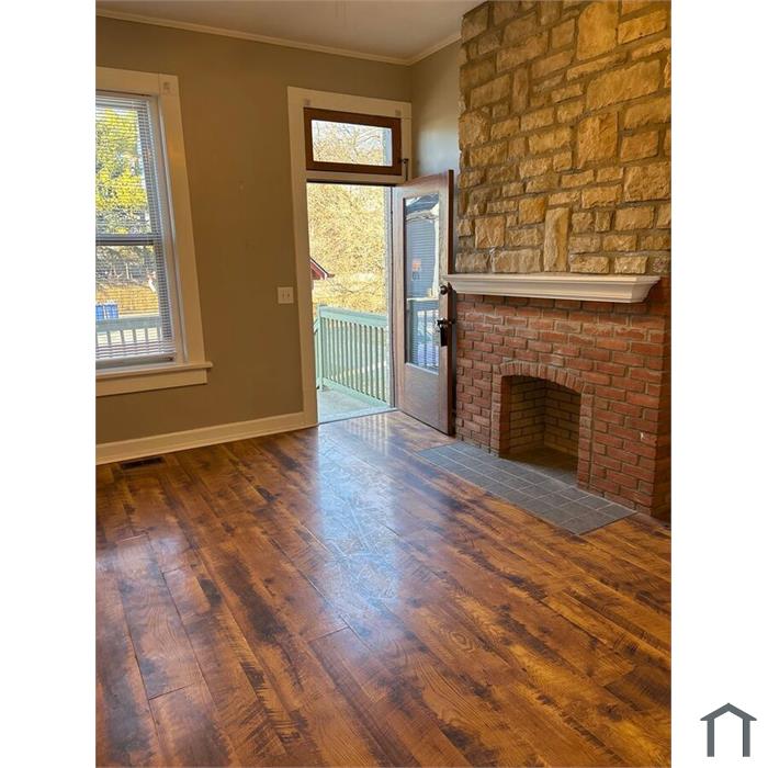 804 1/2 E Main St