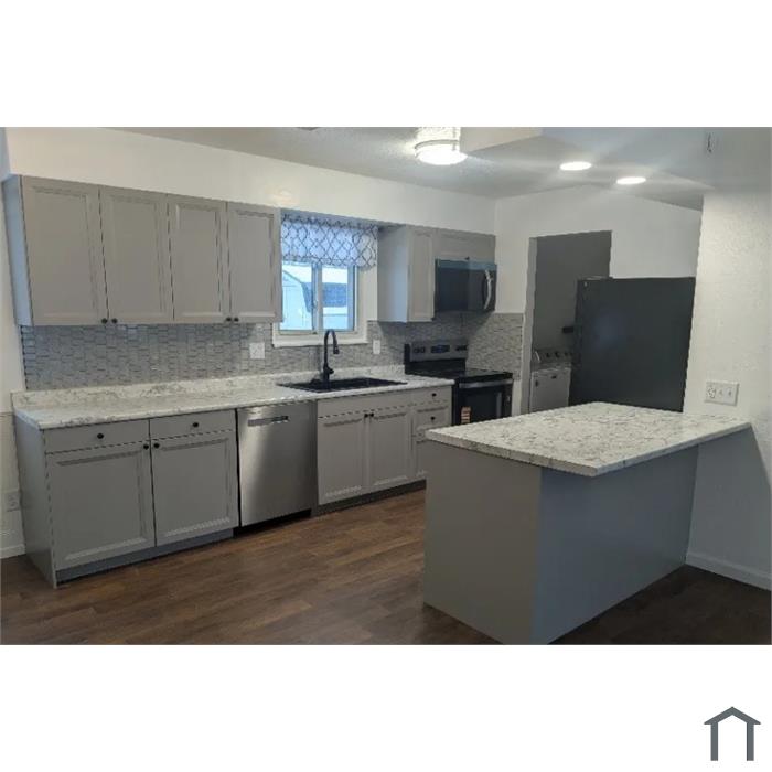 1328 Colonial Ln