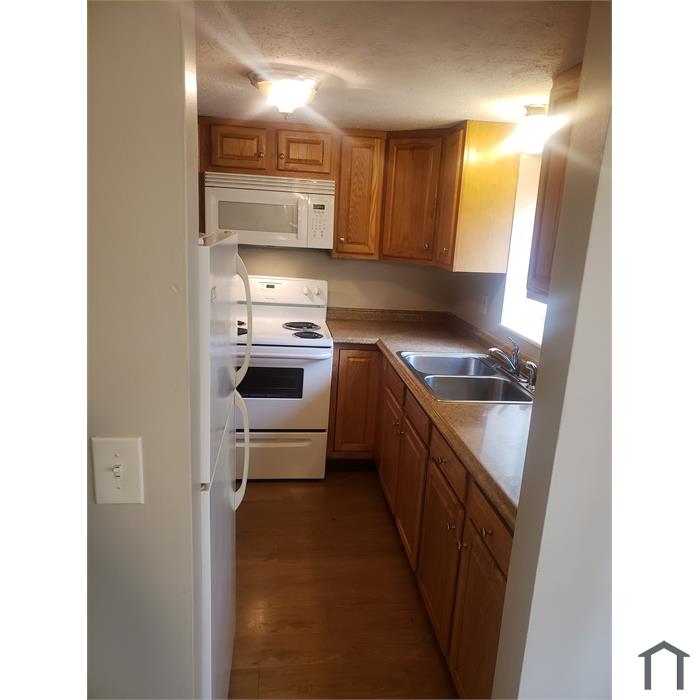 120 Riverside Ct