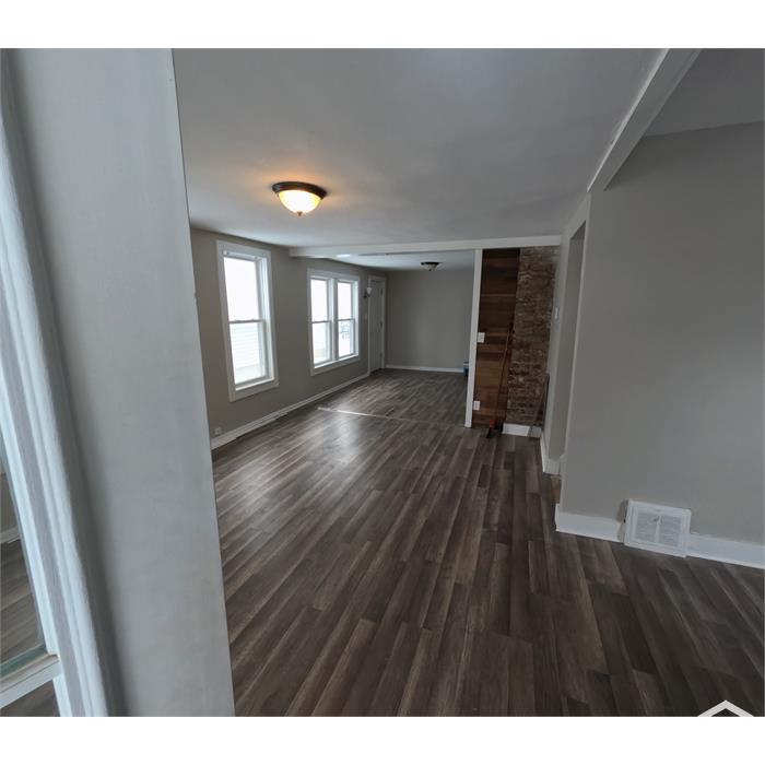 1346 W 67th St