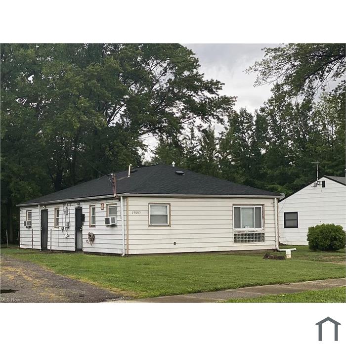 4 Bedroom Single Family House 19003 Firwood Rd in Cleveland, OH