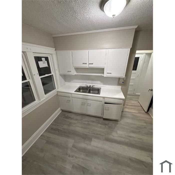 897 Alhambra Rd