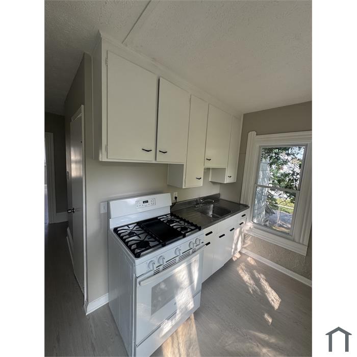 15304 Utopia Ave