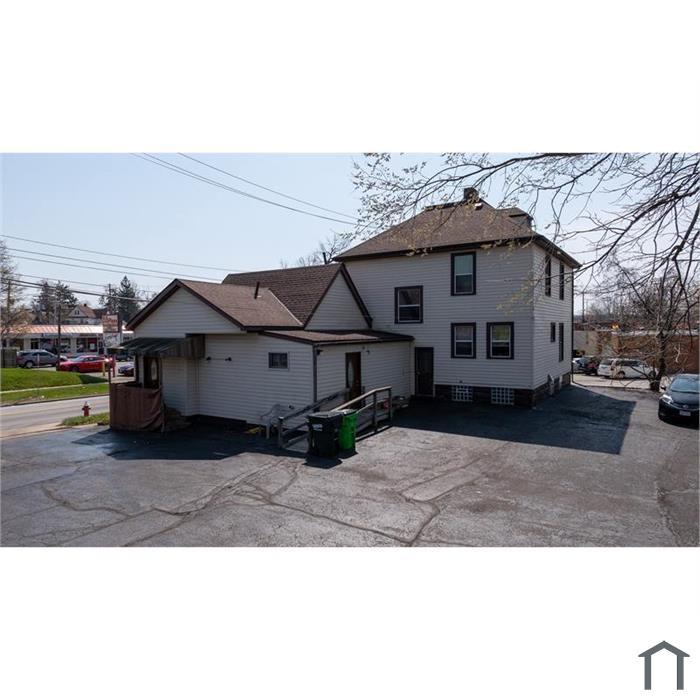 35 Center Rd