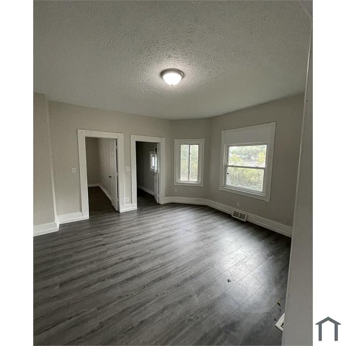 37 Magnolia Ave