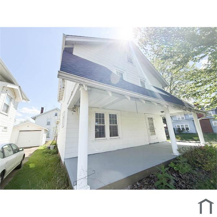 900 Roslyn Ave SW
