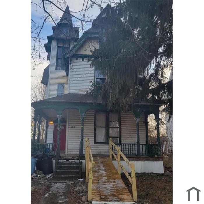 135 W 1st St