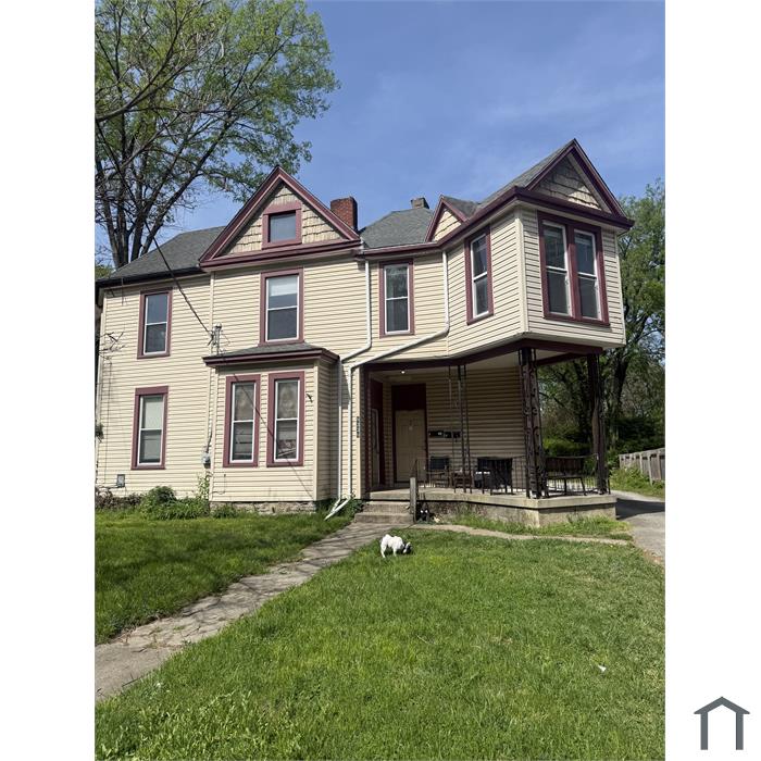 8339 Woodbine Ave