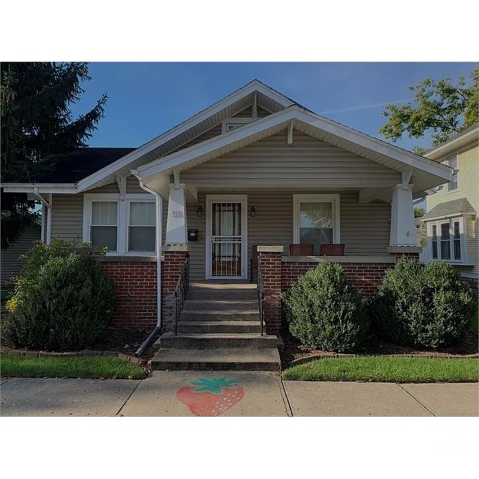 916 E Main St