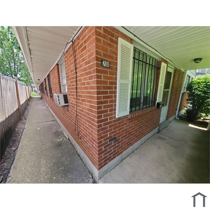 706 N Broadway St