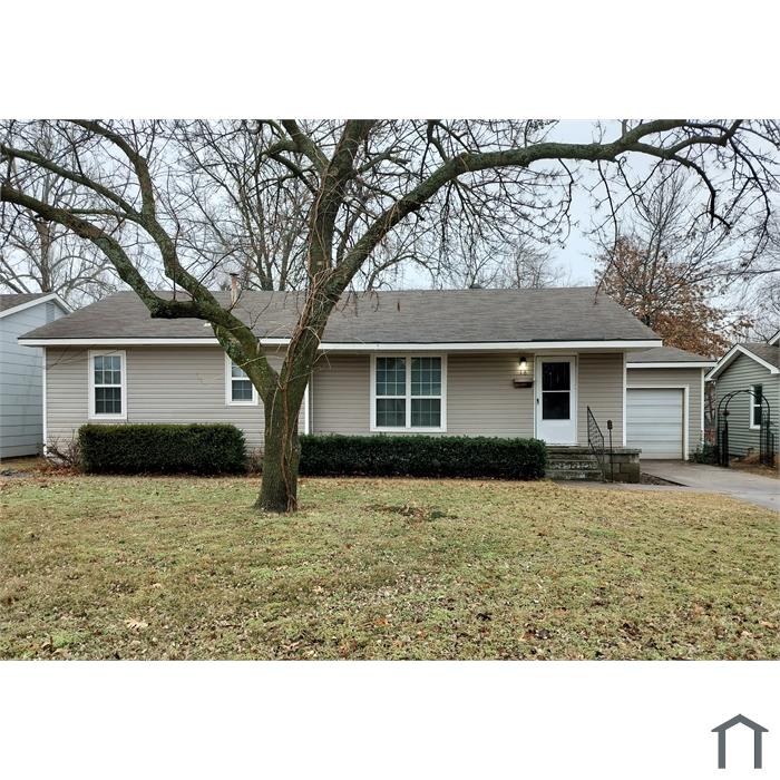 16 Wayne Ave