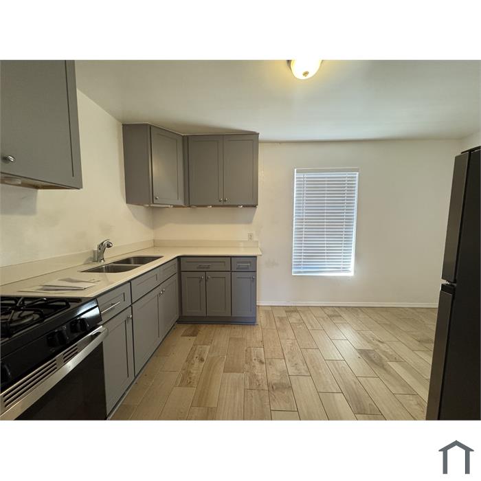 2042 NW 25th St