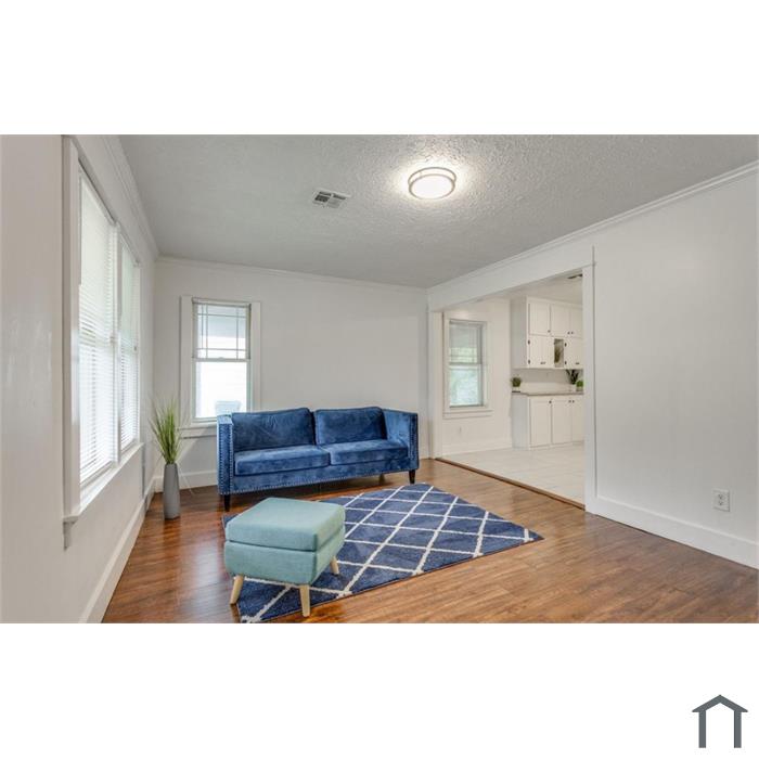 516 W Rickenbacker Dr