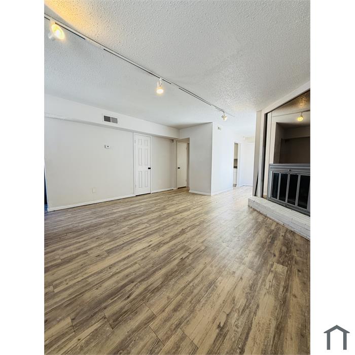 6054 NW Expressway