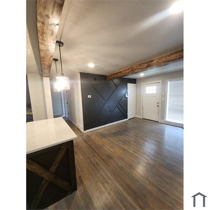 769 E 32nd Pl N