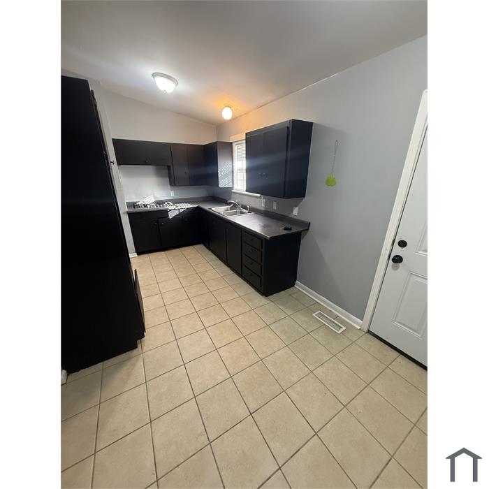 566 E 55th Pl N