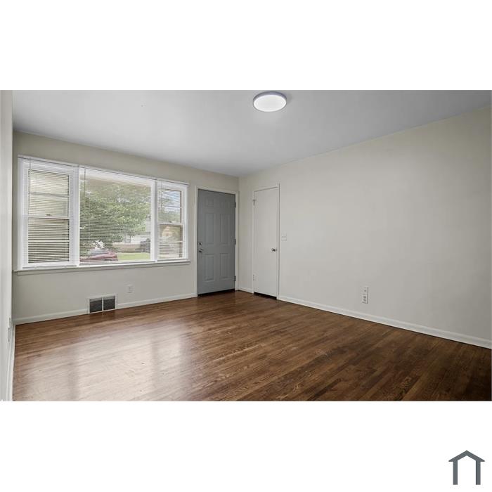 281 E 52nd St N
