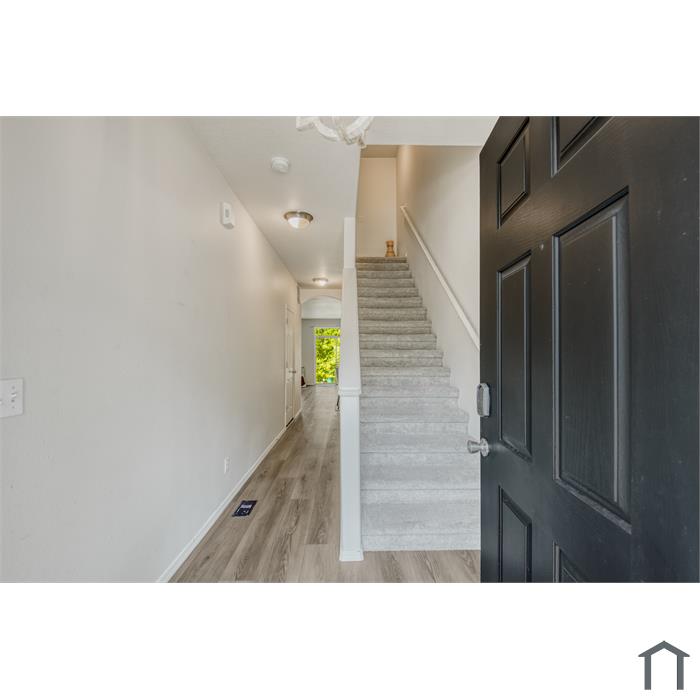 2533 NW Rogue Valley Ter