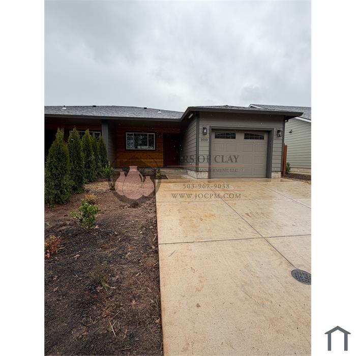 1012 NW Highlands Loop
