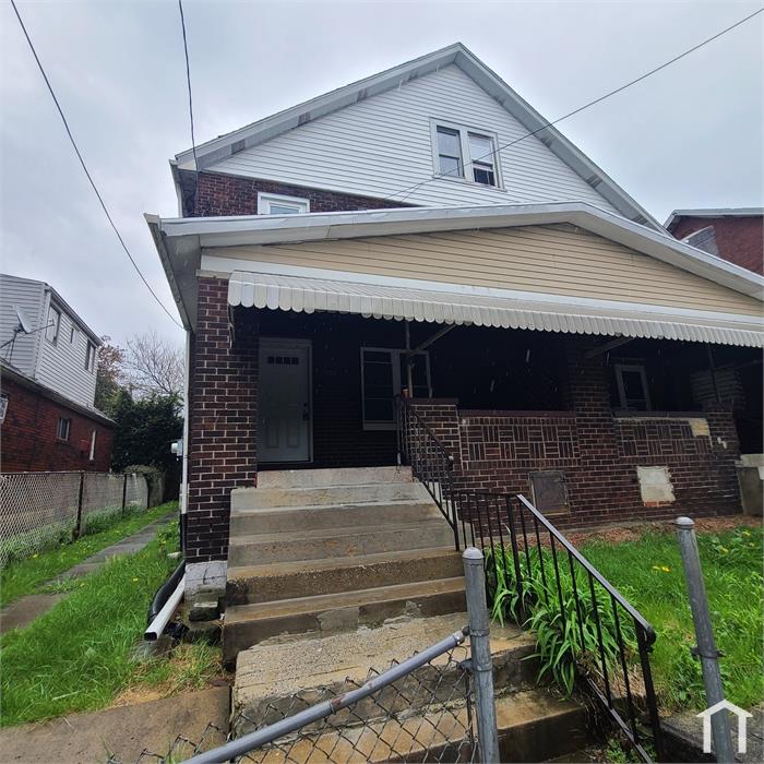 935 High St