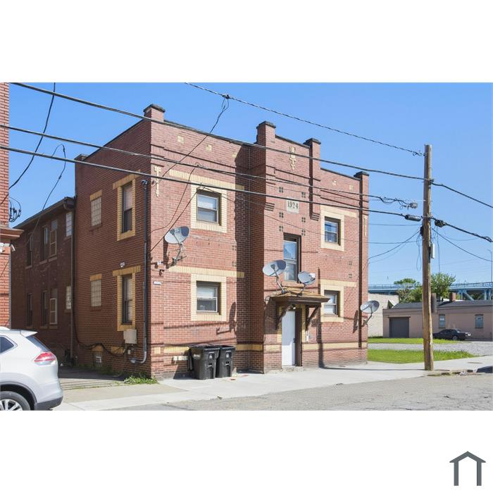 325 Ella St