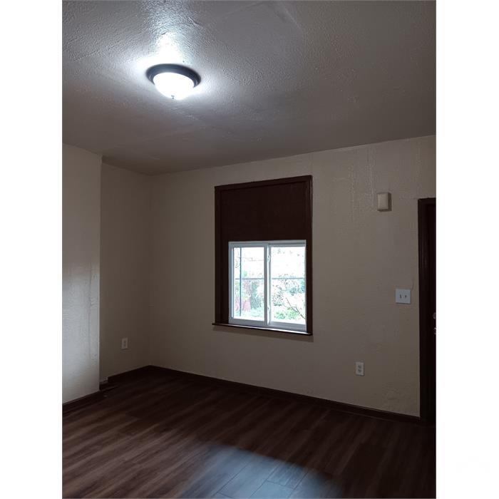 2605 1/2 Webster Ave