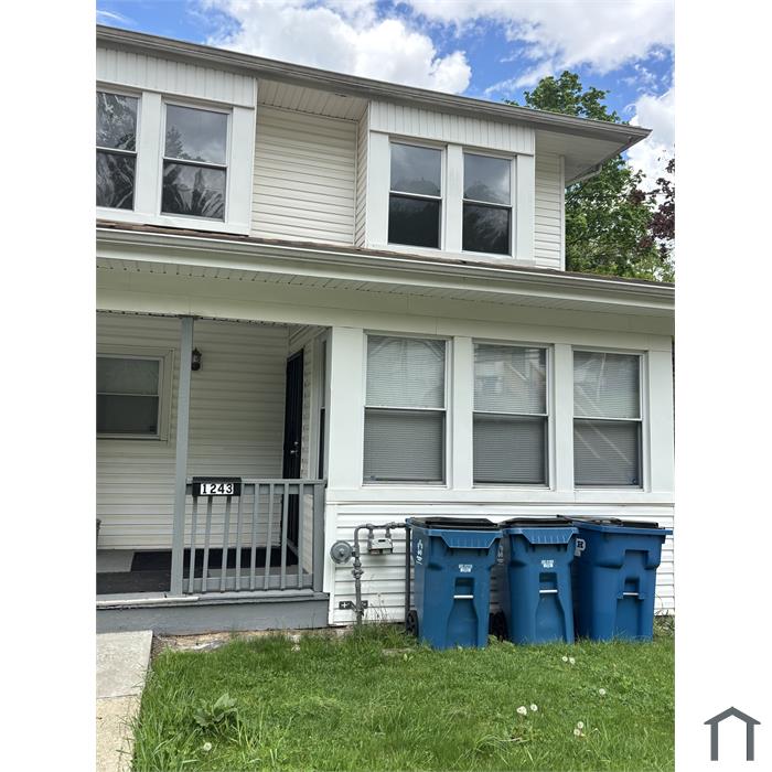 1243 Blackadore Ave