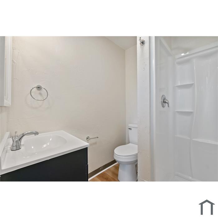 10 Iron St