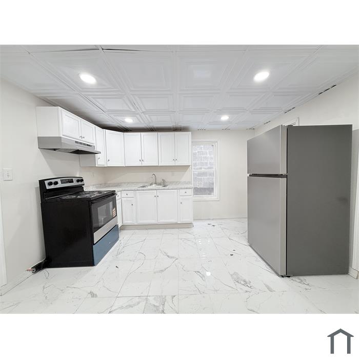 212 Center Ave