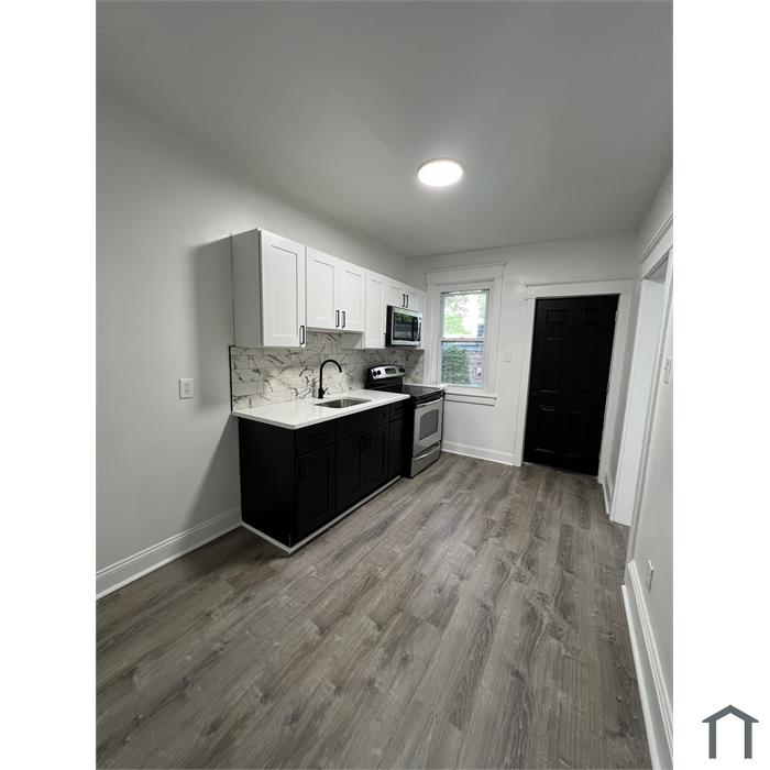 919 Elsinore Pl