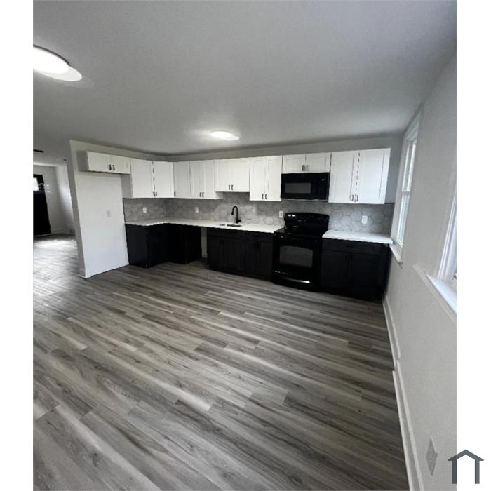 213 W 22nd St