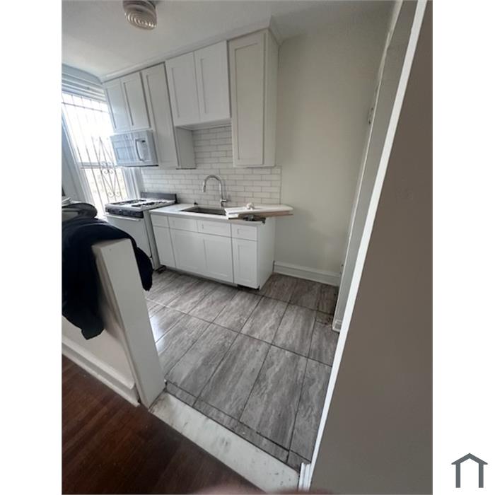 21 E Montana St