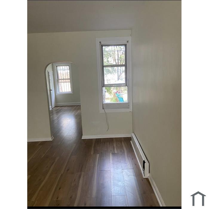 4 Bedroom Townhouse 427 W Ashdale St in Philadelphia, PA