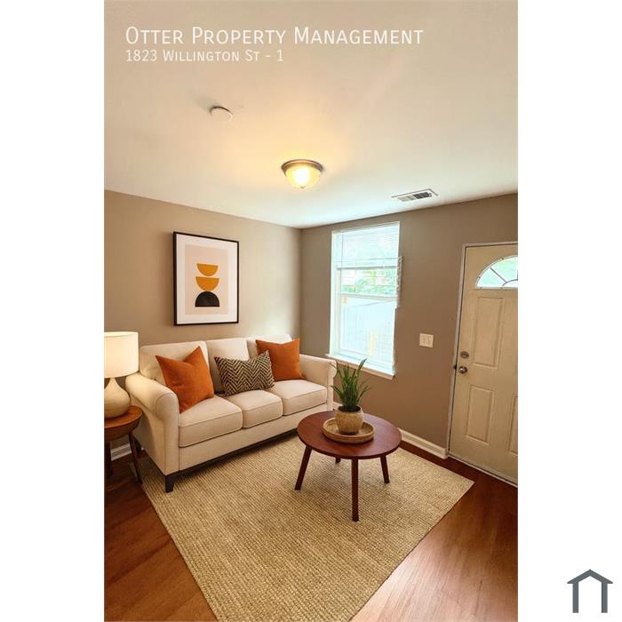 Modern 4BR/2BA Apartment with Porch